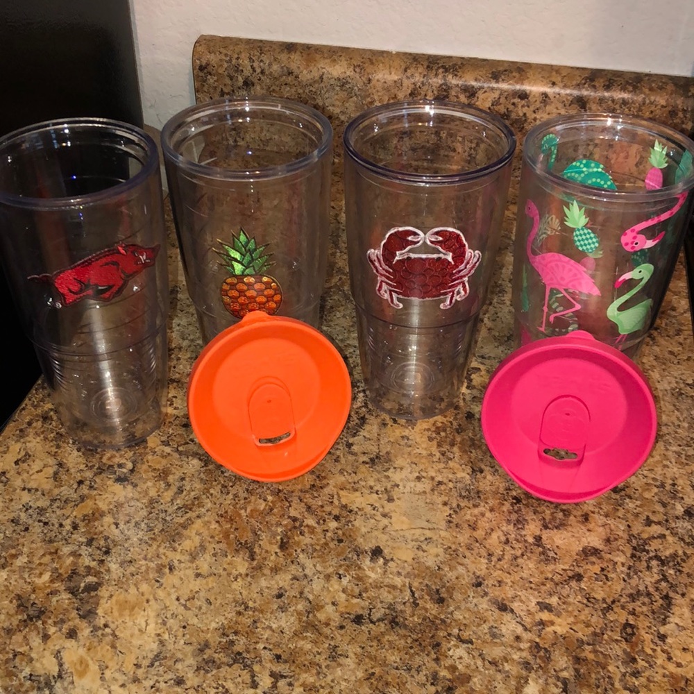 SOLD 4 Tervis Tumblers and 2 Tervis Lids